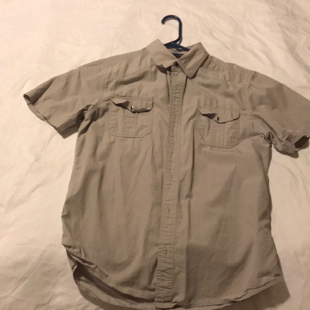 Men’s casual short sleeve button down